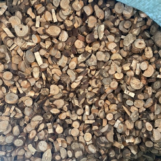罗定市桂枝大中片干切。价格优惠