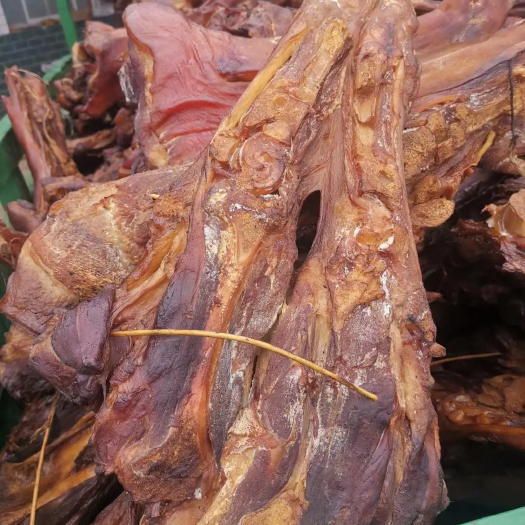 石门县天气凉了。吃腊肉的季节到了！有想吃烟熏腊肉的欢迎联系。
