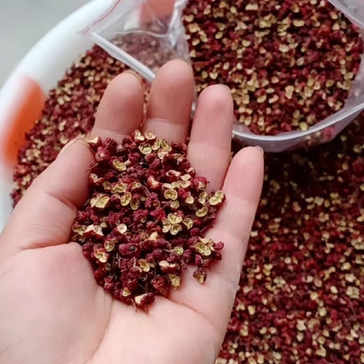积石山县农家自种花椒，面红色麻味美等特点
