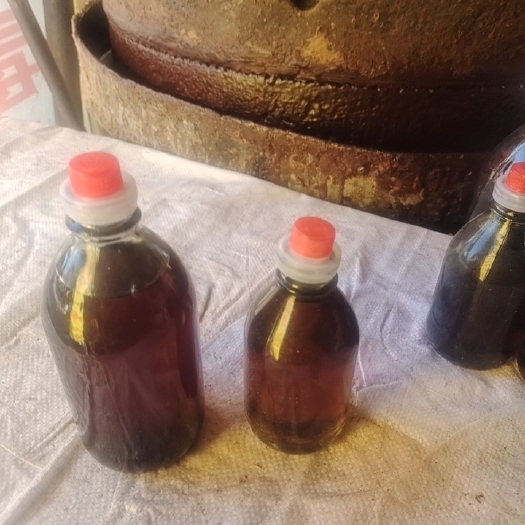 枣庄李家榨油坊现榨玩卖，菜籽油，花生油，大豆油，石磨香油，等其它