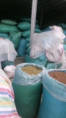 小寨青花椒，颗粒硕大，麻味纯正，浓郁冨含维生素；镁,铁，锌等