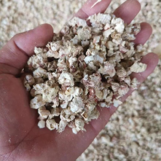 双柏县玉米芯，可按要求加工，大量供应，可以喂牲畜，可种植人工菌类