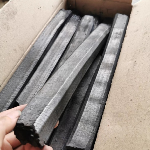 双峰县工厂停产库存30吨纯竹木四方机制木炭低价处理。