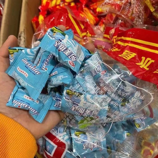 义乌市精品糖果热卖品 要订货的抓紧啦