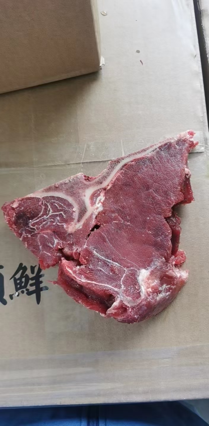 滿肉牛脖骨，可切塊可做小包裝，貨源充足全國發(fā)貨，需要聯(lián)系。