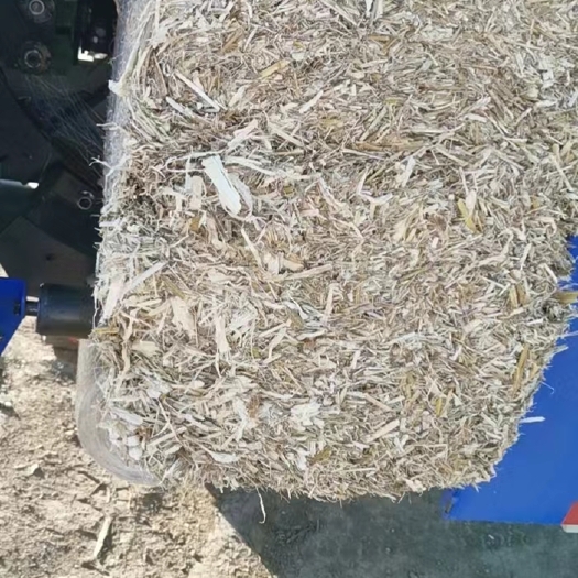 德惠市玉米秸秆小方包，45斤左右，水分10左右，五次除尘，大量现货