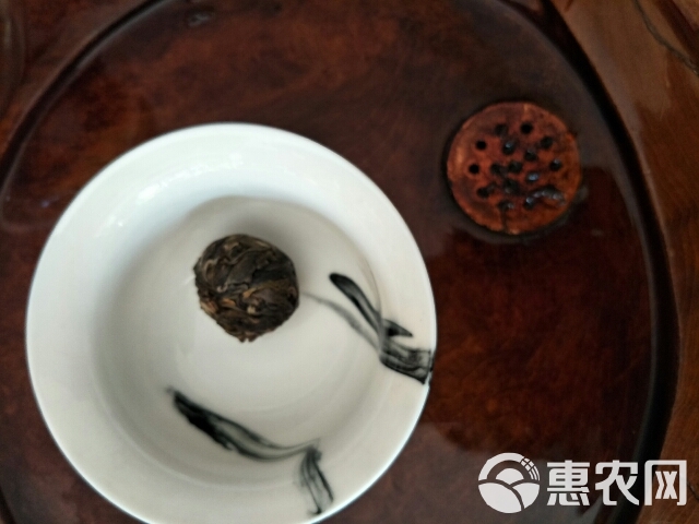 云南普洱茶小青柑，柑甜润口，持久耐泡，回味无穷