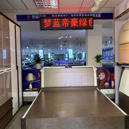 成都高级床1.8*2米，床头柜+床垫