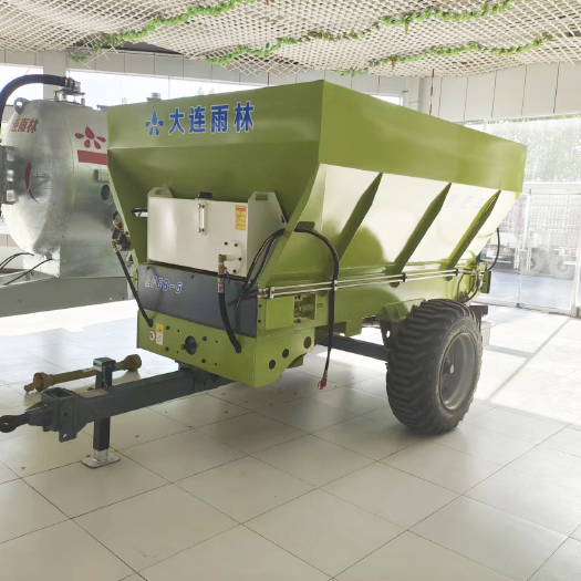 大连厂家直供6方双圆盘撒肥车，小型农场用农家肥厂家用撒粪车