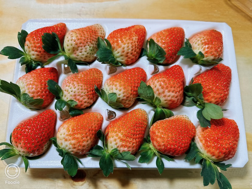 云南冬季牛奶草莓奶茶蛋糕烘焙糖葫芦冬季甜草莓,奶油香，水晶盒