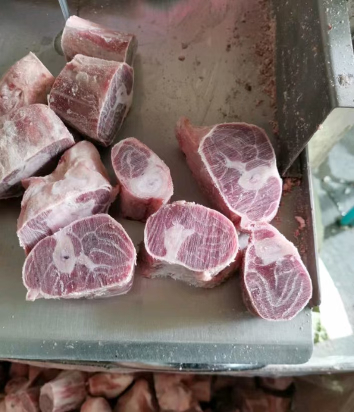 羊副产品，羔羊前腿，羊骨，8量左右一个，肉嫩适合电商团购烧烤