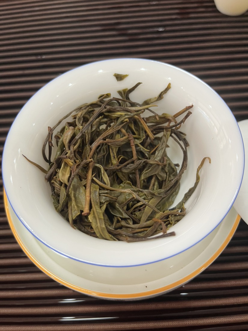 普洱茶易武刮风寨泠水河古树茶