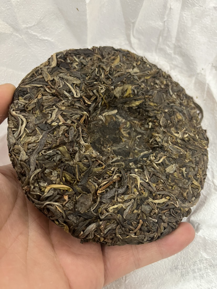 普洱茶易武刮风寨泠水河古树茶