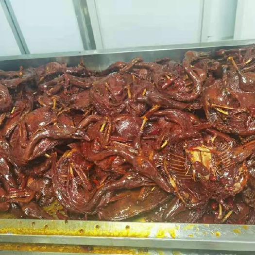 长沙贺记卤味：有五香麻辣酱香等各种口味的卤牛肉，牛肚，酱板鸭！