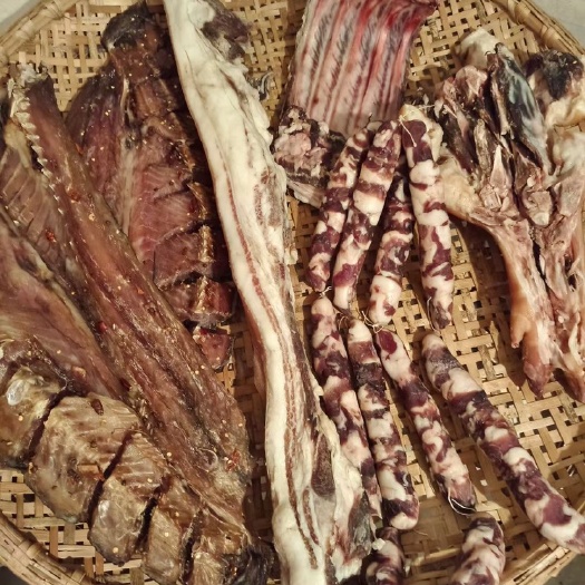 广水市湖北手工腊货腊肉香肠腊肠腊鱼腊排骨腊猪脚猪蹄巧嘴白干鱼土猪肉