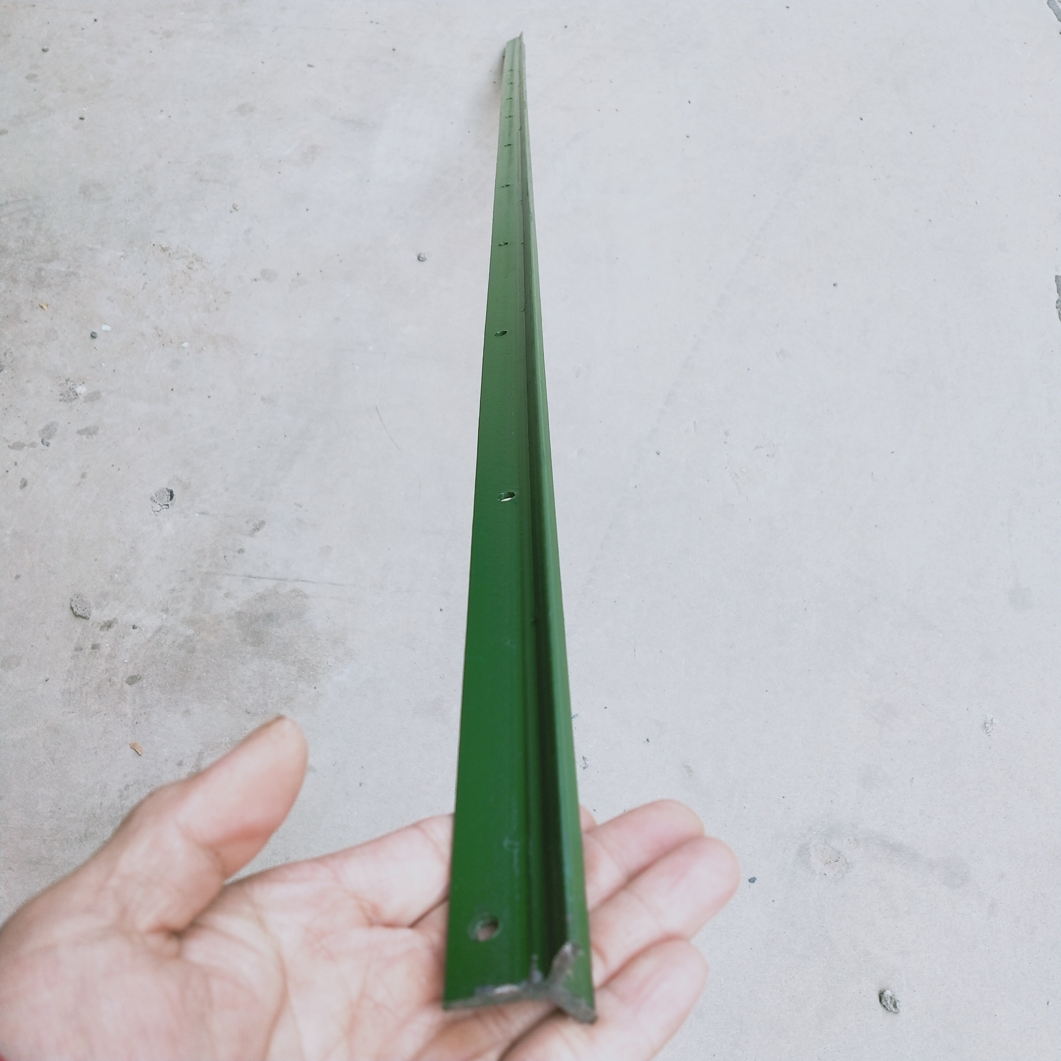 铁丝网牛栏网Y型立柱实心立柱尖头立柱荷兰网防护网立柱养殖网柱