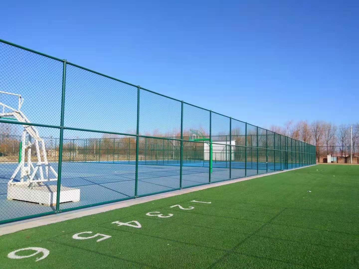 安平县勾花网围栏网球场监狱防护网车间隔离