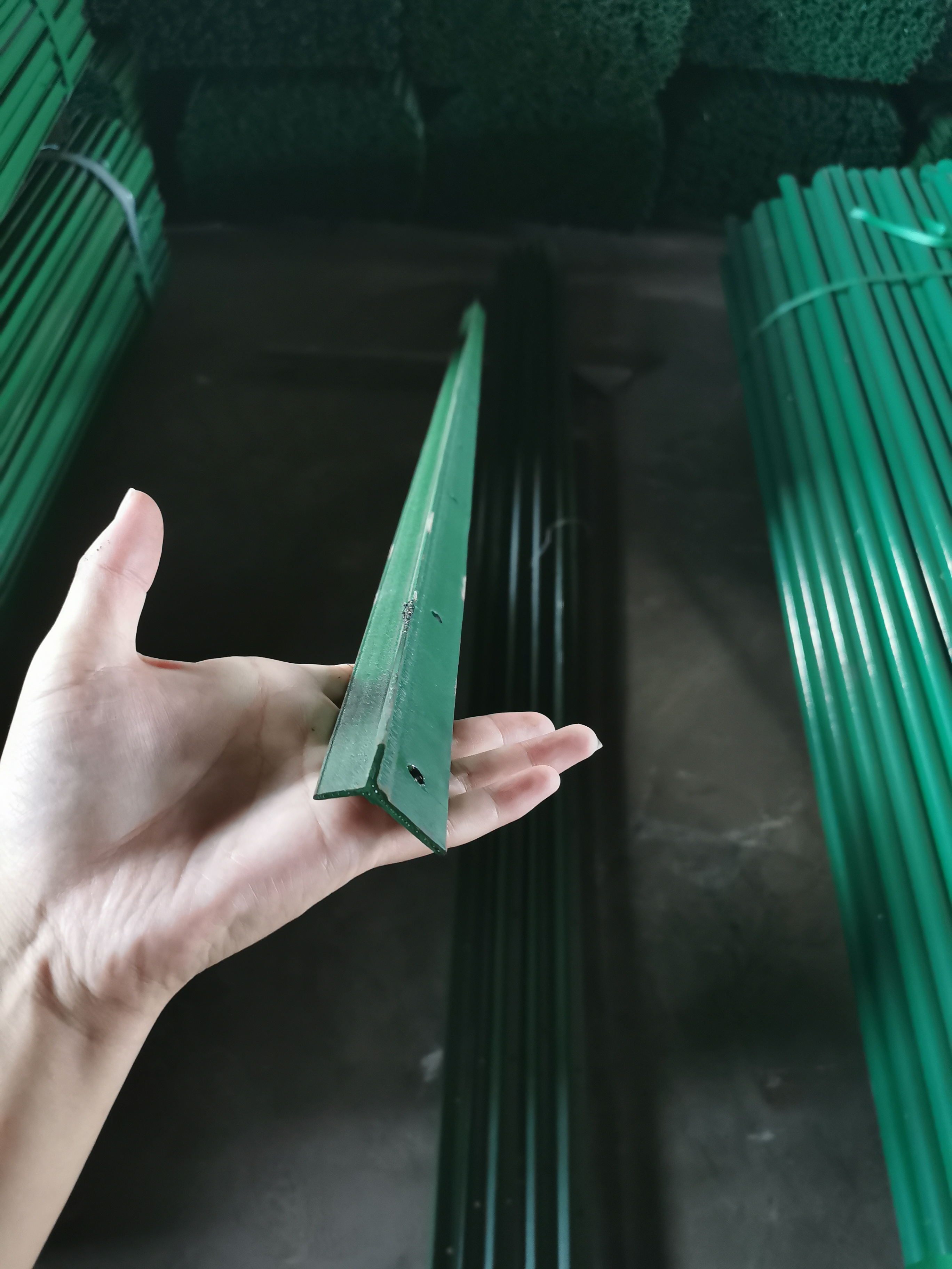 铁丝网牛栏网Y型立柱实心立柱尖头立柱荷兰网防护网立柱养殖网柱