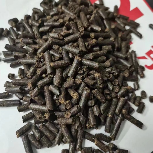 天津酵母黑颗粒：适用各阶段牛羊，养殖成本低。发酵后的颗粒喂养更佳