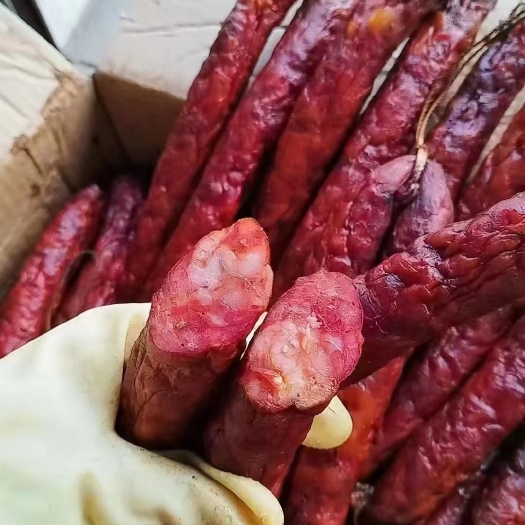 纯肉香肠，厂家直销，货源稳定，价格美丽，需要的老板可以联系我