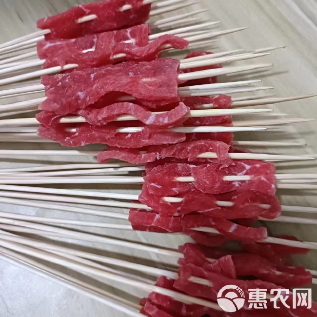 云南特色烧烤～昭通小肉串，又名把把烧采用当地高山土黄牛肉