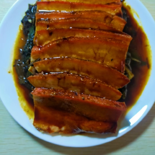 郑州扣碗:梅菜扣肉，小酥肉，梅菜扣肉，小酥肉，梅菜扣肉，小酥肉。