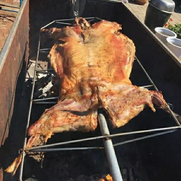高品质无皮烤全羊整只白条羊羔羊商用不注水冷冻带骨羊肉