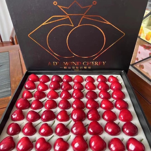 东港市美早樱桃上市，新开园头茬果，精品果王现货发售，送礼佳品，量不