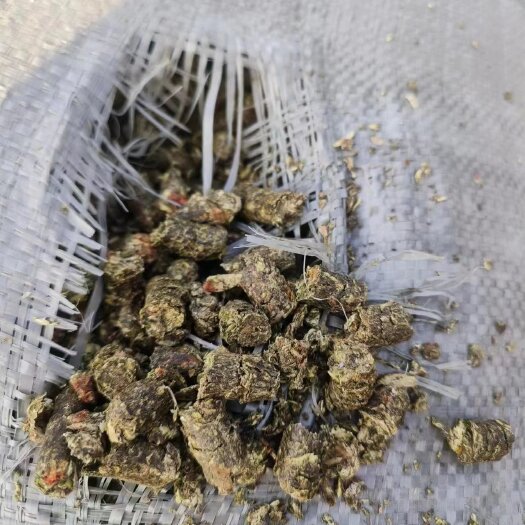 天津辣椒杆颗粒，蛋白14。适用兔牛羊，降低养殖成本。