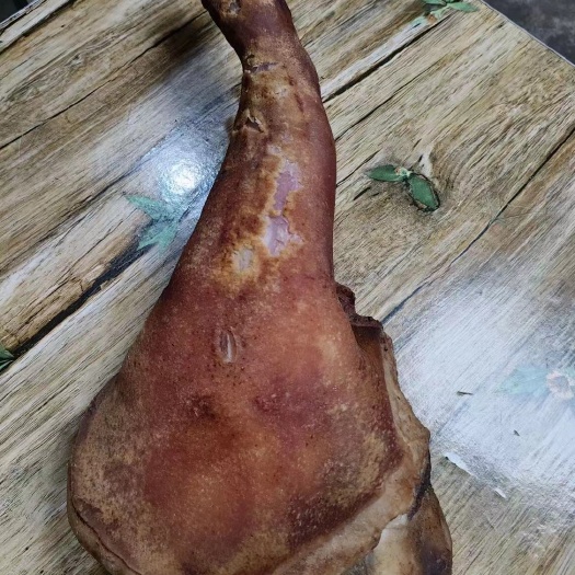 云南特产农家土猪猪,农家乡村土猪猪脚批发零售