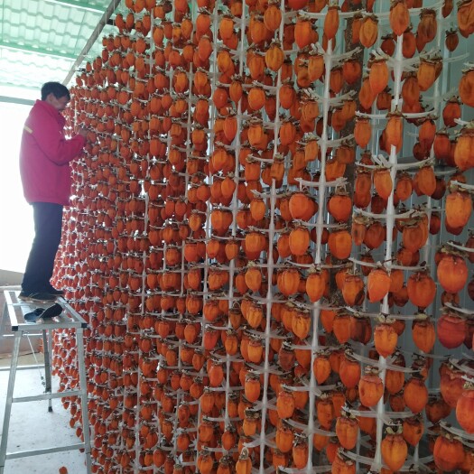 富平柿饼。独立包装，礼盒装2斤3斤5斤装。价格是小果包邮。