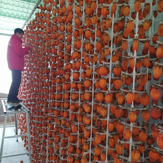 富平县富平柿饼。独立包装，礼盒装2斤3斤5斤装。价格是小果包邮。