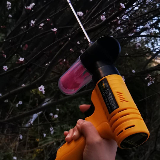 眉县果树授粉器，喷粉机，提高授粉速度，保证果子质量，节约人工成本