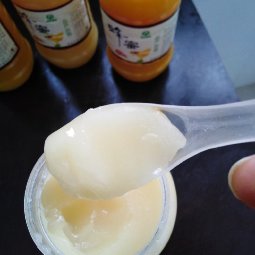 眉县土蜂蜜，蜂场直供。百花蜜。洋槐花蜜。