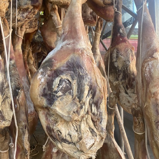 昆明自然风干腌制火腿