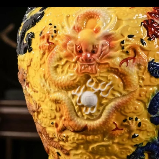浮梁县九龙浮雕陶瓷酒瓶，10斤装。5斤装