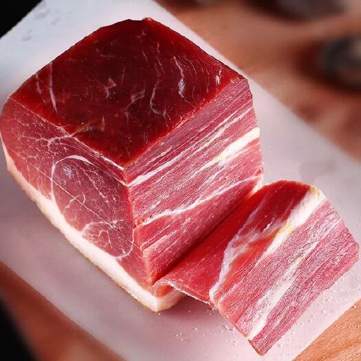 云南昭通火腿。云南宣威特产老火腿自然风干非烟熏无骨老火腿