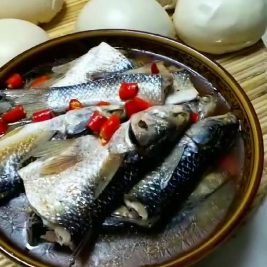 咸梭鱼，煎炸蒸炖都可以，好吃不腻，保留着原来的鱼香