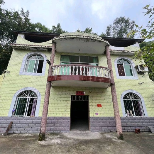 重庆市南岸区260平民房出zu离茶园相当近