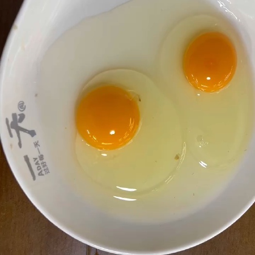 上饶土鸡蛋  蛋清稠   蛋黄大   口感好   无腥味