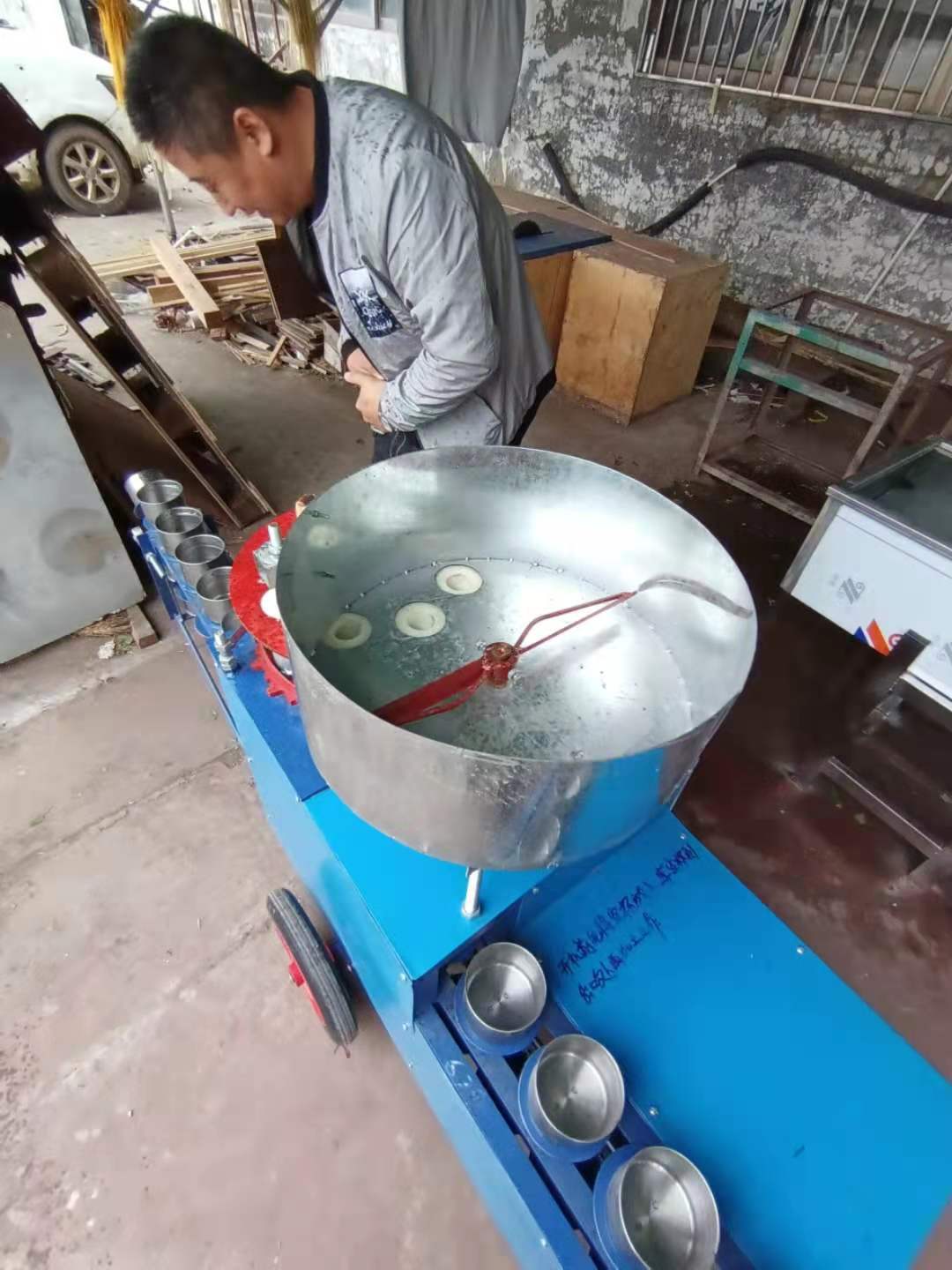链条传动送杯营养土装杯机