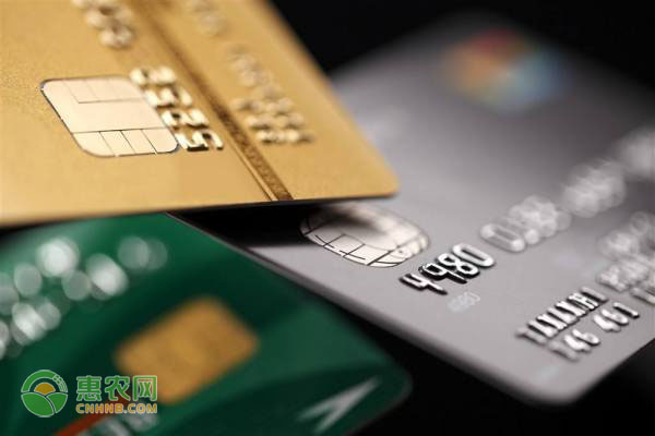 信用卡欠款200元11年后要还3万是什么情况？