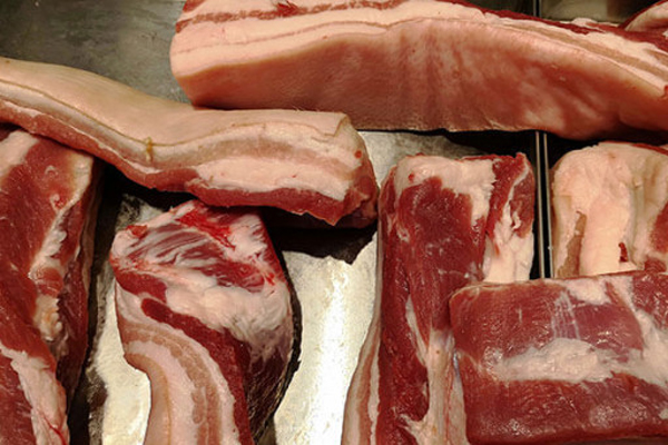目前市场上的五花肉是多少钱一斤？