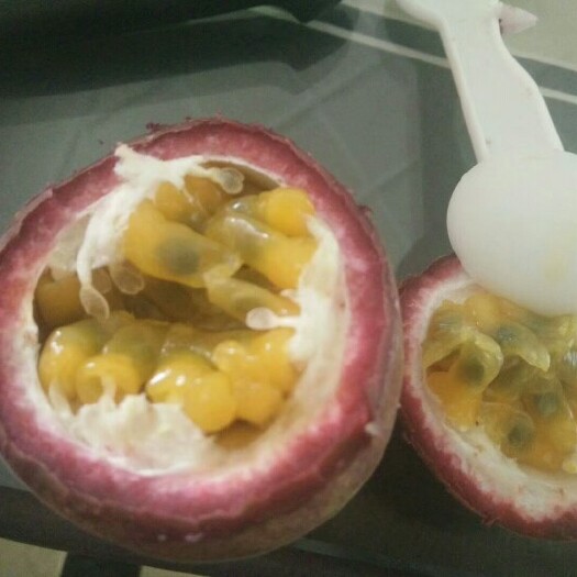 灵山县紫香一号百香果 40 - 50克