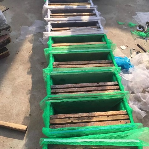 莒县意大利蜜蜂  意蜂 1.5斤工蜂+1蜂王+2巢脾+包邮