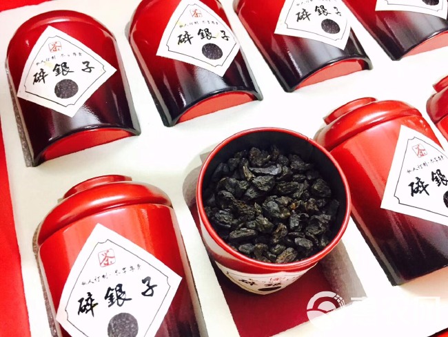 碎银子也简称茶化石、是一种高端普洱熟茶！