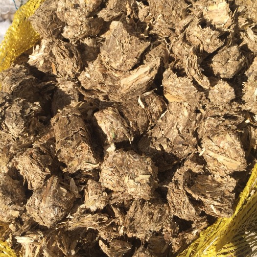 通辽玉米秸秆  高温熟化压缩饲草（草球）保过夏。