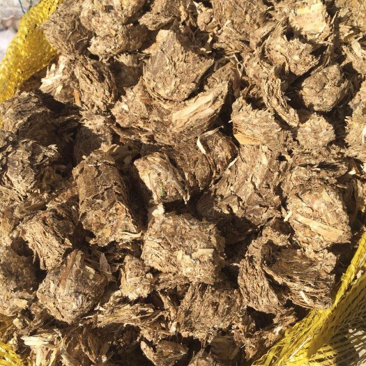 通辽秸秆饲料  高温熟化玉米秸秆压缩饲草（草球）保过夏。