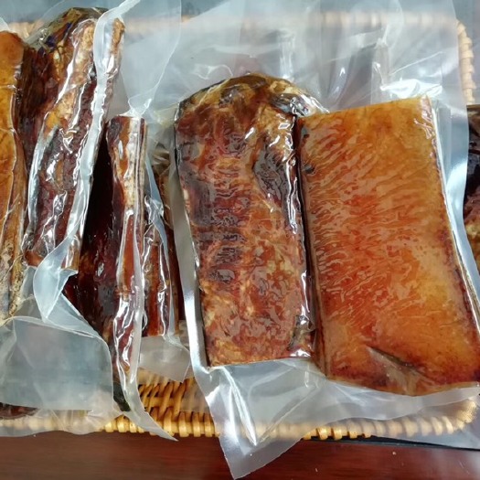鹤峰县 腊肉还是老的香