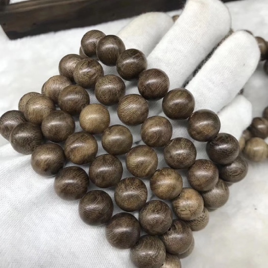 佛山海南水格虫漏1.2手串，香味甜凉，穿透力强